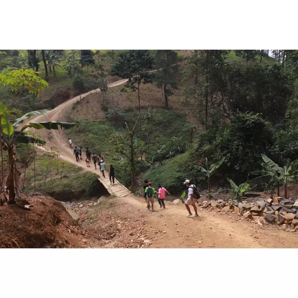 Potret Wulan Guritno main ke alam Instagram Potret Wulan Guritno main ke alam Instagram