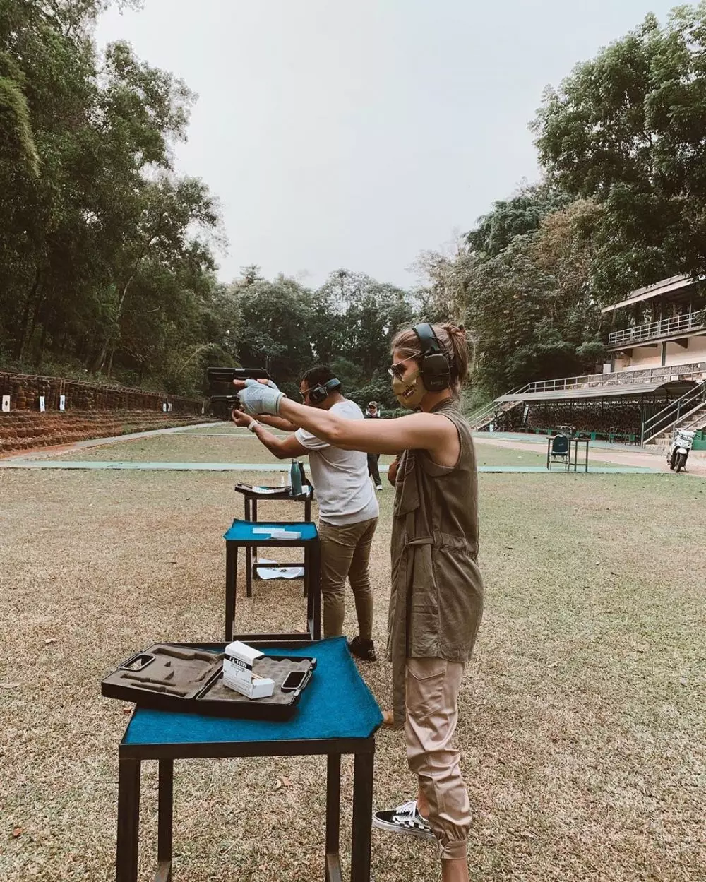 seleb cantik hobi menembak © 2020 Instagram