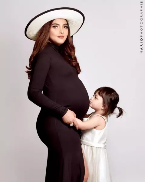 Seleb ini pemotretan maternity ajak putrinya © 2020 brilio.net