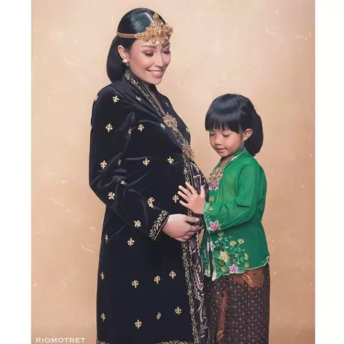 Seleb ini pemotretan maternity ajak putrinya © 2020 brilio.net