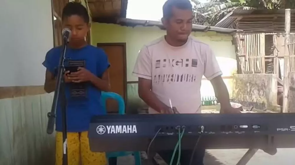 Potret Betrand Peto berbagai sumber