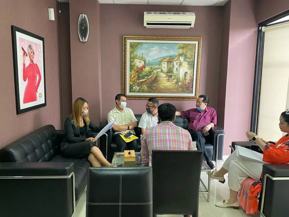 potret inul saat ngantor © 2020 Instagram/@inul.d