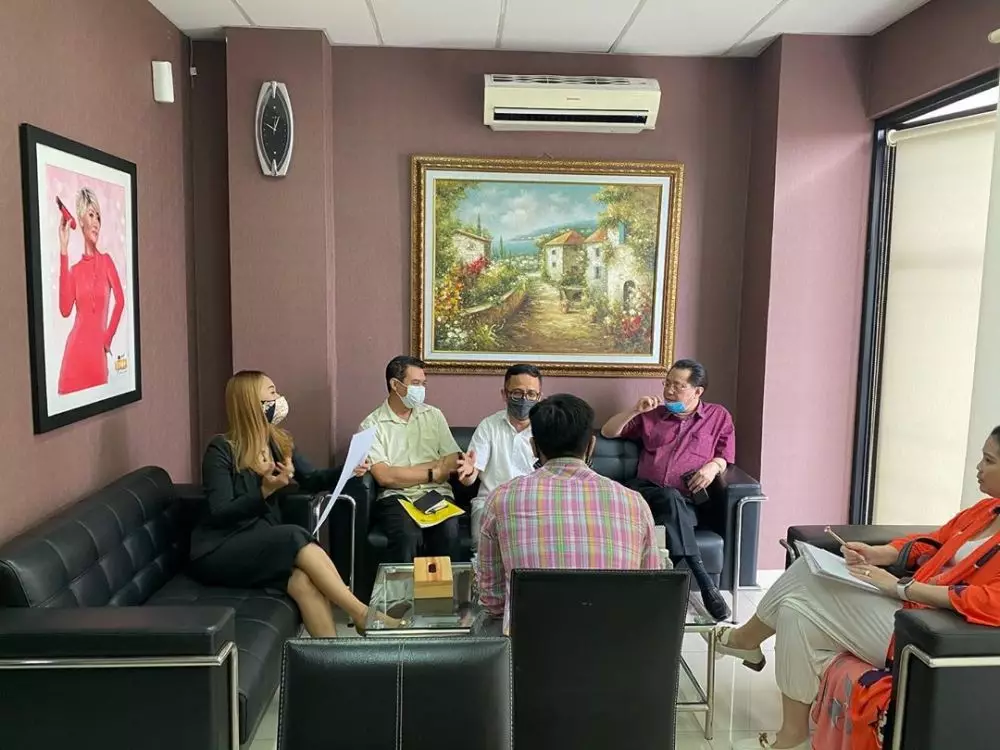 potret inul saat ngantor © 2020 Instagram/@inul.d