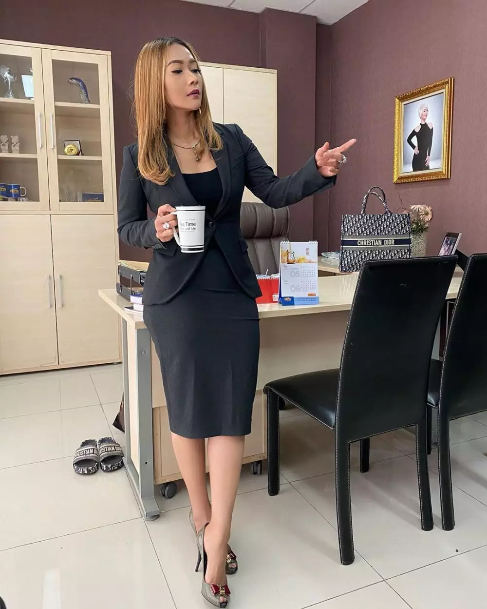 potret inul saat ngantor © 2020 Instagram/@inul.d