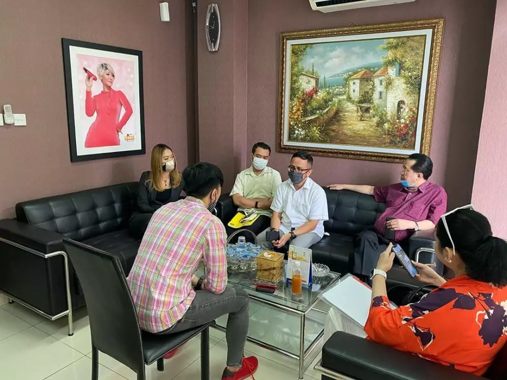 potret inul saat ngantor © 2020 Instagram/@inul.d