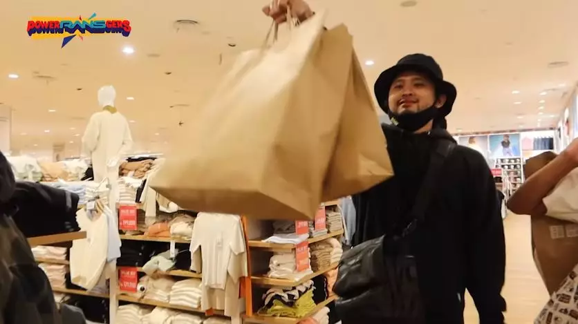 potret nagita traktir karyawan rans © 2020 YouTube/POWERRANSGERS