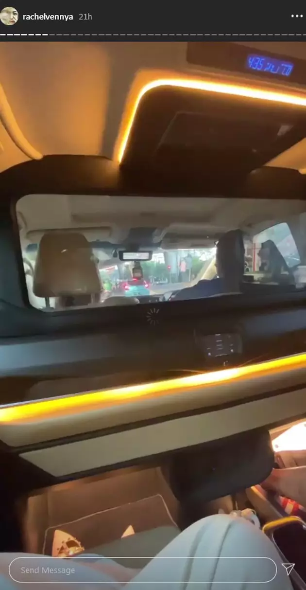 potret mobil mewah rachel vennya © 2020 Instagram/@rachelvennya potret mobil mewah rachel vennya © 2020 Instagram/@rachelvennya