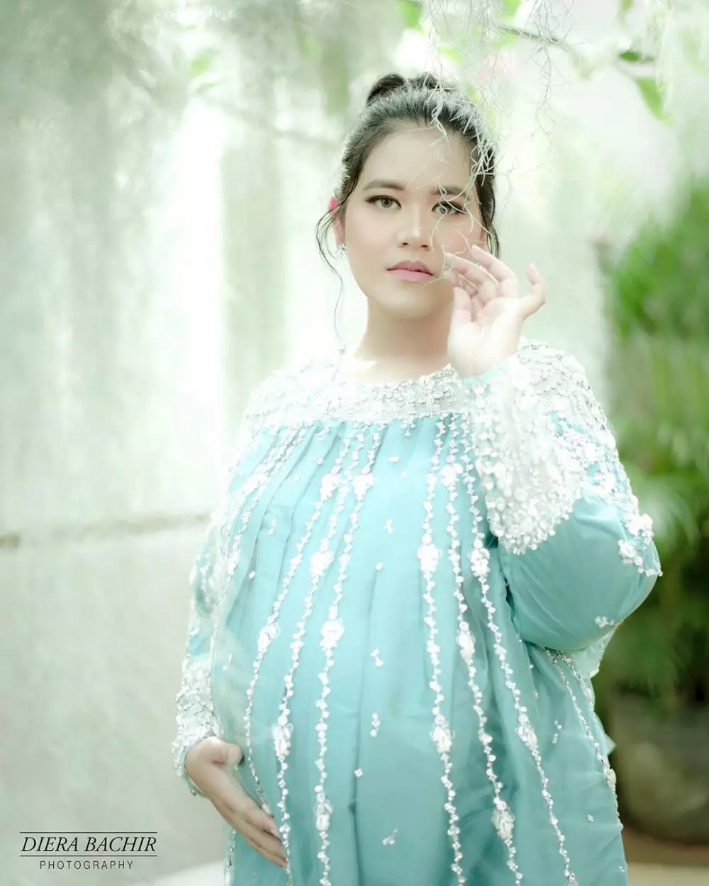 beda gaya maternity Kahiyang Ayu Instagram
