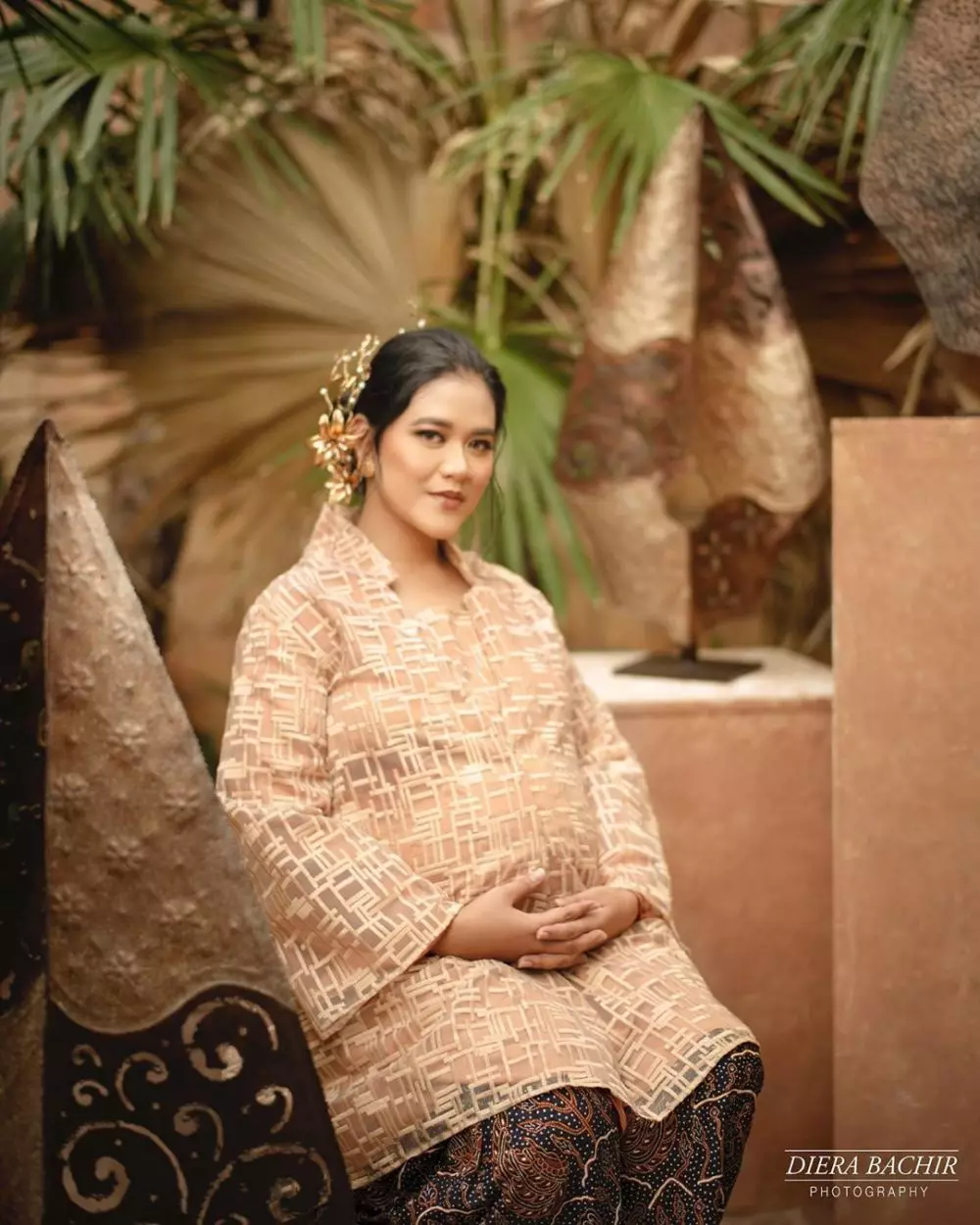 beda gaya maternity Kahiyang Ayu Instagram