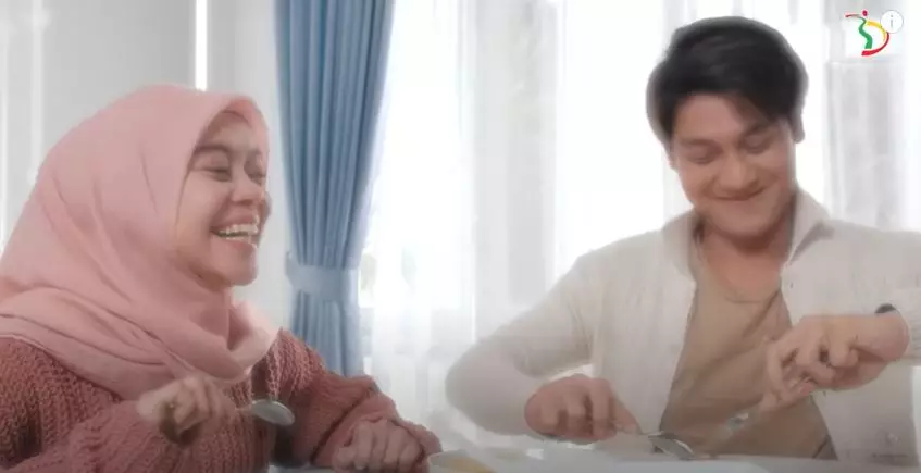 Adegan romantis Lesty Kejora & Rizky Billar © 2020 brilio.net