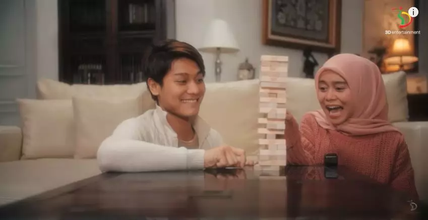 Adegan romantis Lesty Kejora & Rizky Billar © 2020 brilio.net