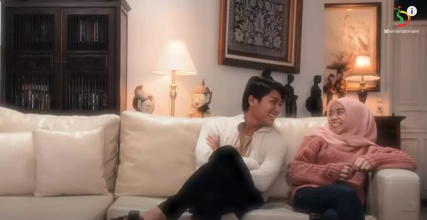 Adegan romantis Lesty Kejora & Rizky Billar © 2020 brilio.net