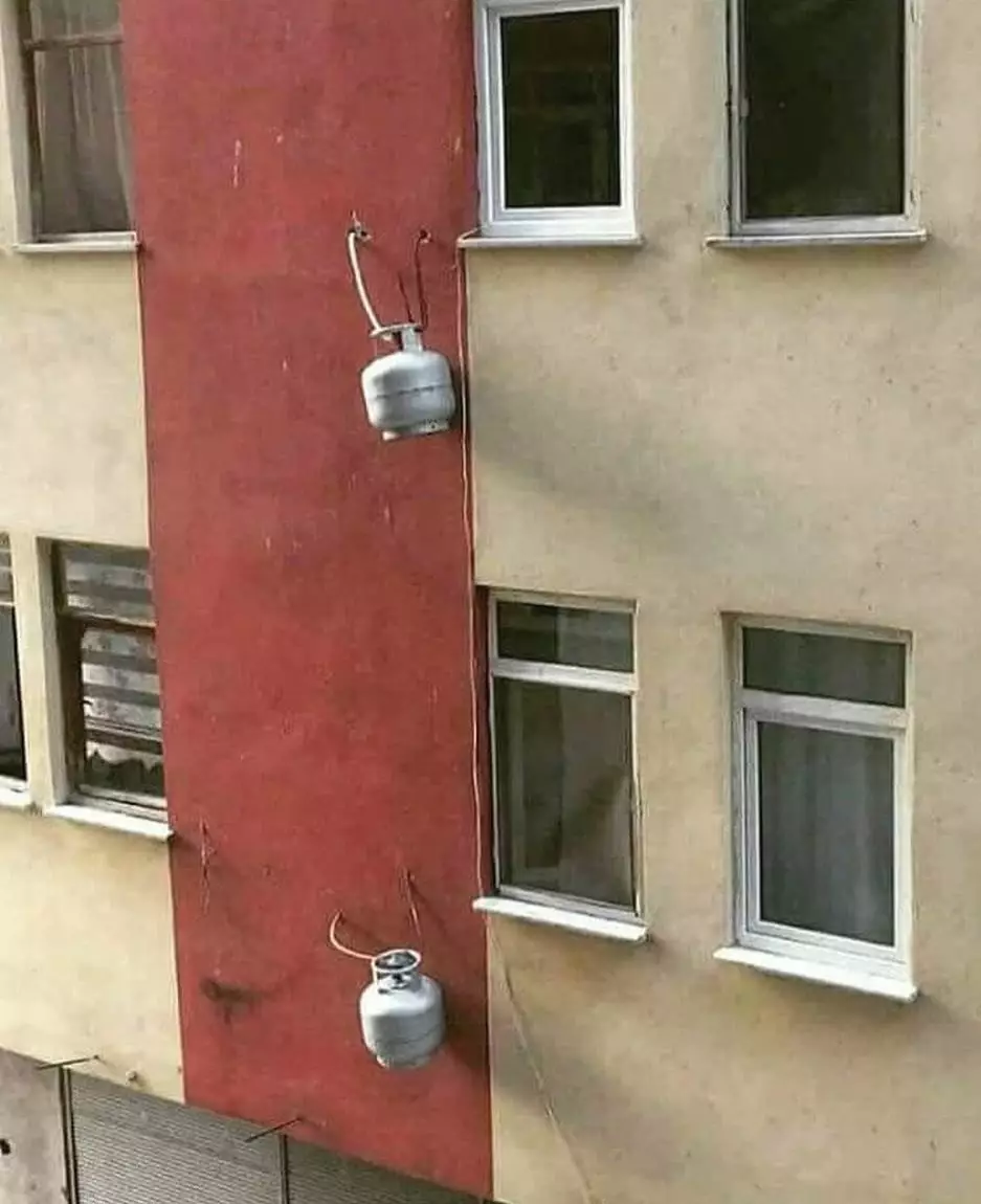 perabot dipajang di tembok Instagram