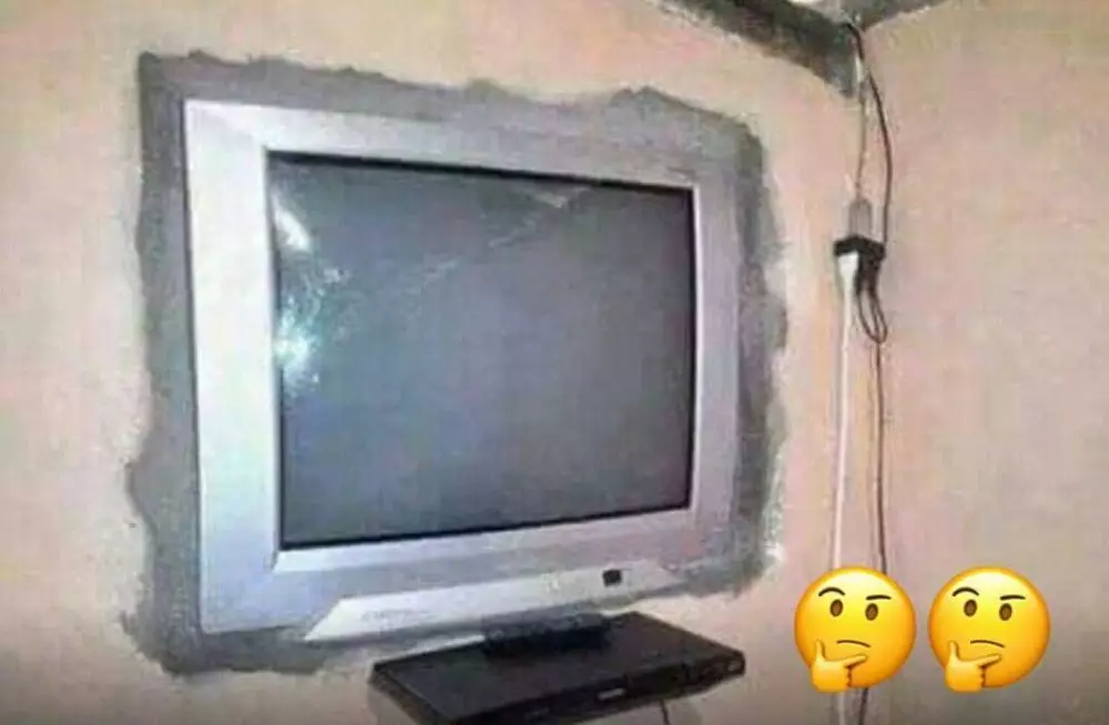 perabot dipajang di tembok Instagram