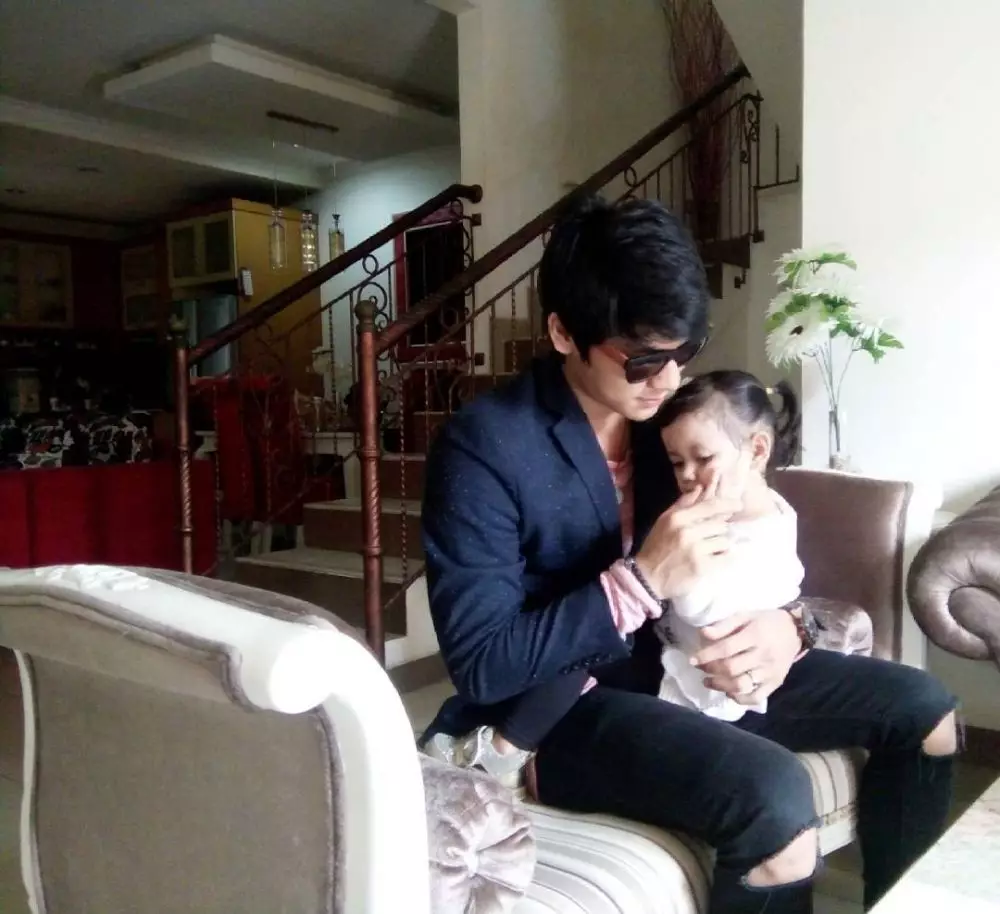 Rizky Billar momong keponakan Instagram