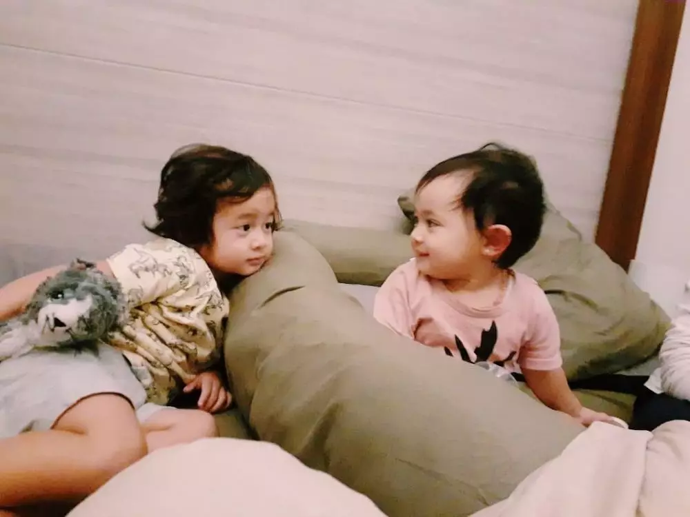 anak seleb momong adik Instagram anak seleb momong adik Instagram