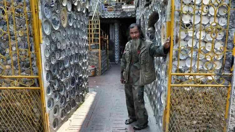 rumah berhiaskan ribuan piring porselen berbagai sumber rumah berhiaskan ribuan piring porselen berbagai sumber