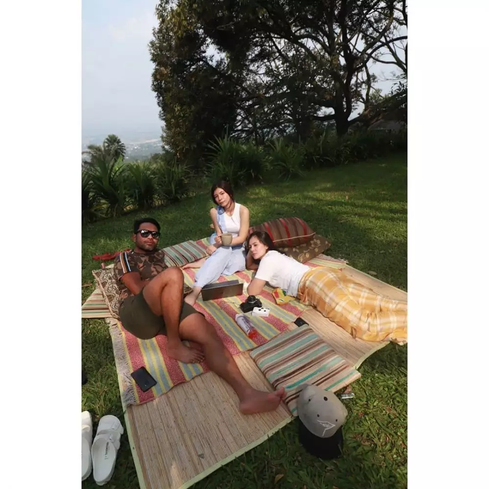 Momen liburan Wulan Guritno & keluarga © 2020 Instagram/@wulanguritno Momen liburan Wulan Guritno & keluarga © 2020 Instagram/@wulanguritno