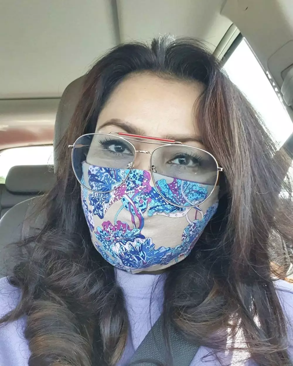 Gaya Mayangsari pakai kacamata dan masker © 2020 Instagram/@mayangsaritrihatmodjoreal