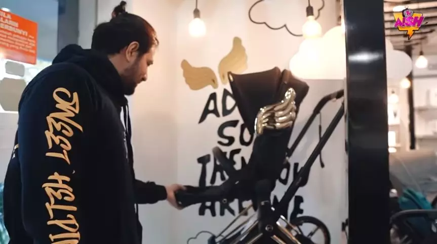 Potret Irish dan Ammar beli keperluan bayi YouTube/Aish TV Potret Irish dan Ammar beli keperluan bayi YouTube/Aish TV