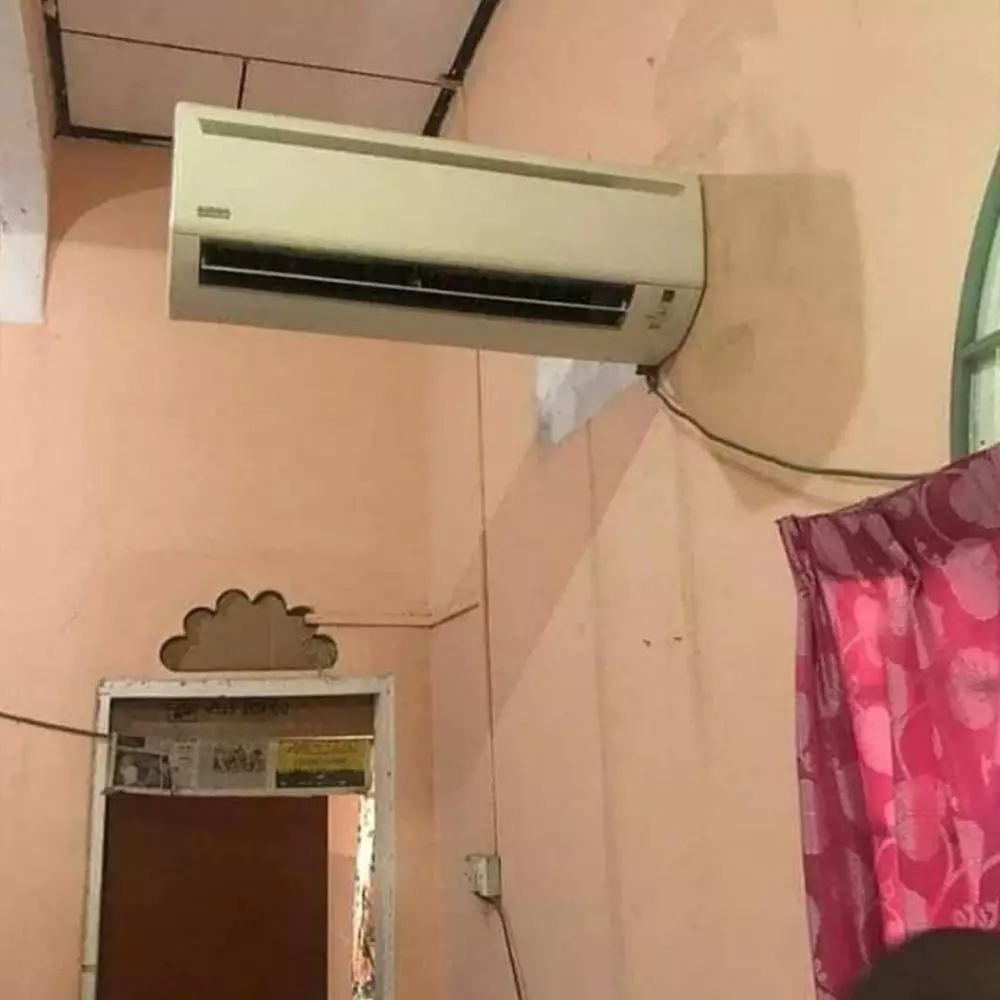 benda salah tempat © 2020 instagram.com