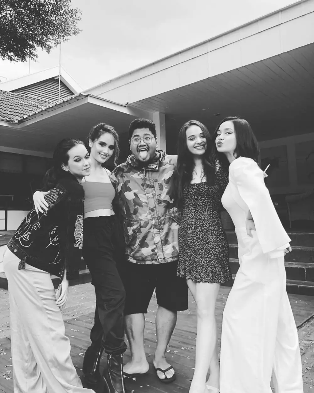 Pemotretan Cinta Laura dan ketiga artis muda © 2020 Instagram