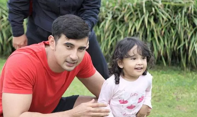 Ali Syakieb momong Instagram