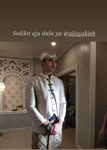 Ali Syakieb fitting baju instagram 