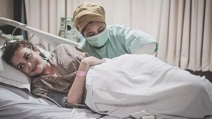 Perjuangan Rianti Cartwright menyusui bayinya © 2020 Instagram/@riantic Perjuangan Rianti Cartwright menyusui bayinya © 2020 Instagram/@riantic