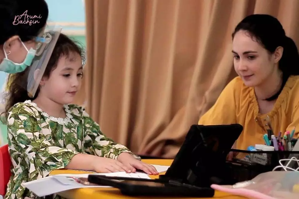 istri pejabat momong anak  Instagram istri pejabat momong anak  Instagram
