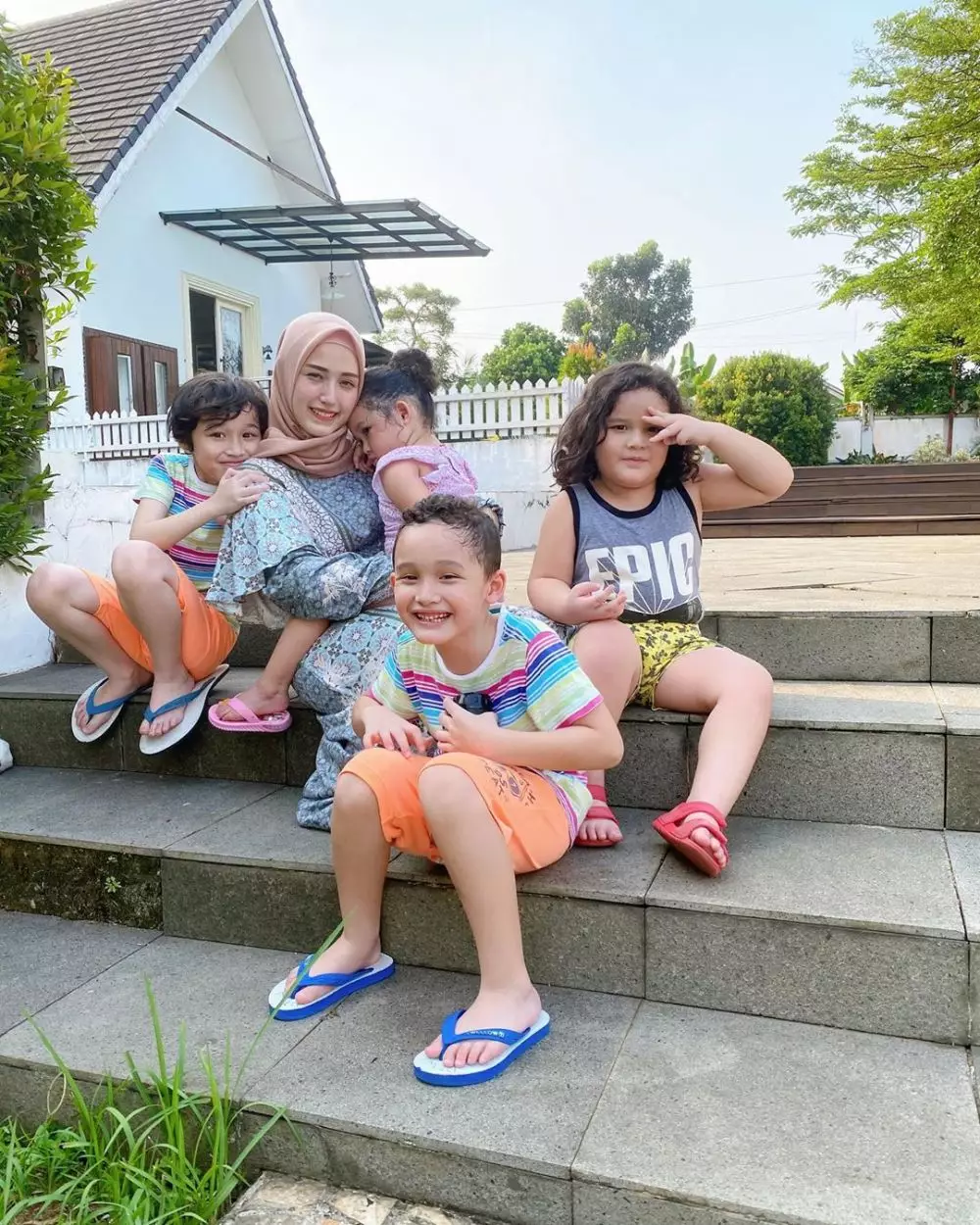istri pejabat momong anak  Instagram istri pejabat momong anak  Instagram