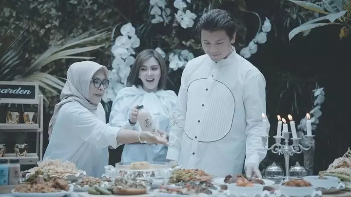 Syahrini dan Reino Barack di ultah ponakan Instagram Syahrini dan Reino Barack di ultah ponakan Instagram