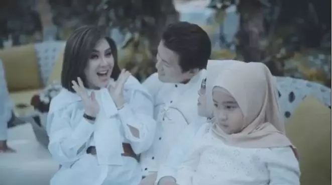 Syahrini dan Reino Barack di ultah ponakan Instagram Syahrini dan Reino Barack di ultah ponakan Instagram