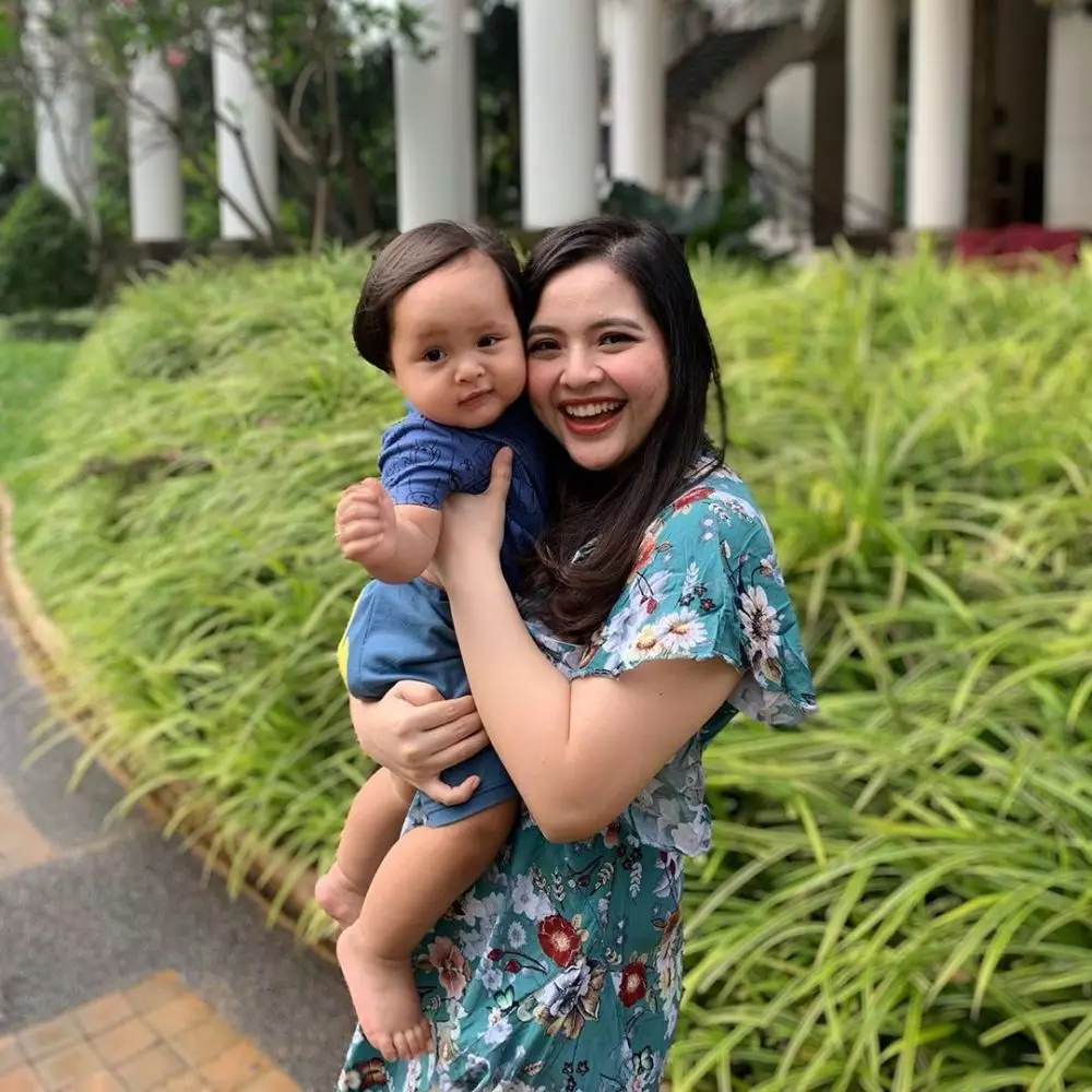 Penyanyi cilik bareng anak © 2020 brilio.net Penyanyi cilik bareng anak © 2020 brilio.net