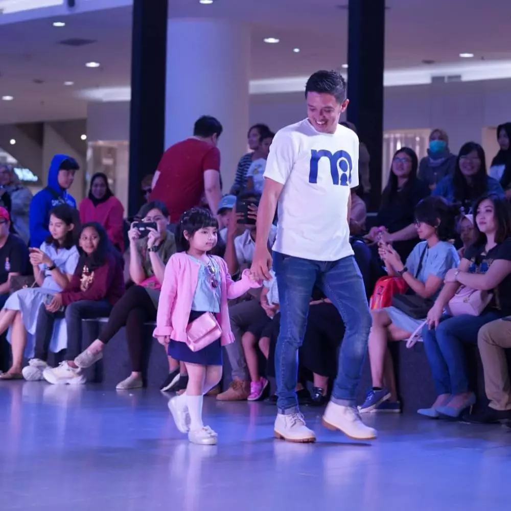 Penyanyi cilik bareng anak © 2020 brilio.net Penyanyi cilik bareng anak © 2020 brilio.net