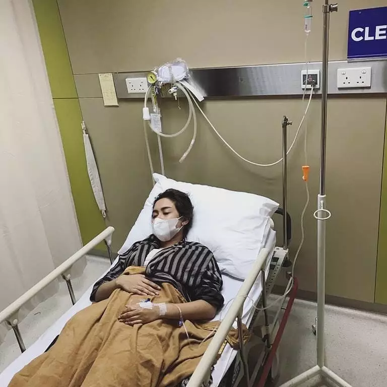 Potret Cita Citata terbaring lemas di rumah sakit © 2020 Instagram Potret Cita Citata terbaring lemas di rumah sakit © 2020 Instagram