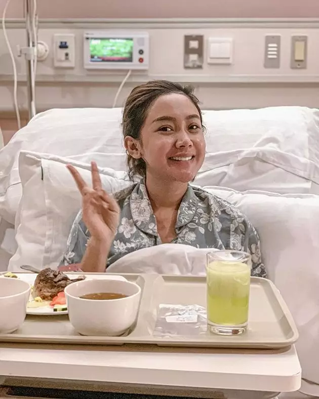 Potret Cita Citata terbaring lemas di rumah sakit © 2020 Instagram Potret Cita Citata terbaring lemas di rumah sakit © 2020 Instagram