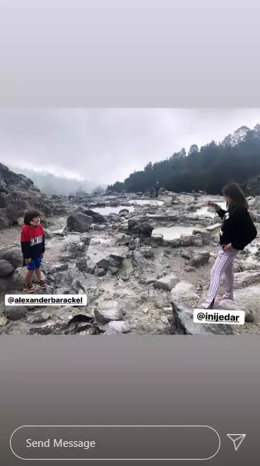 Momen liburan Jessica Iskandar di Tangkuban Perahu © 2020 Instagram