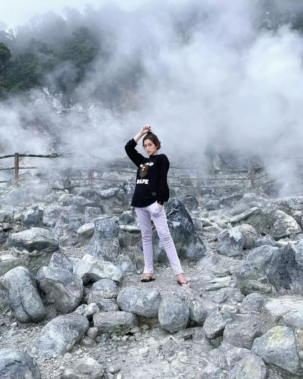 Momen liburan Jessica Iskandar di Tangkuban Perahu © 2020 Instagram