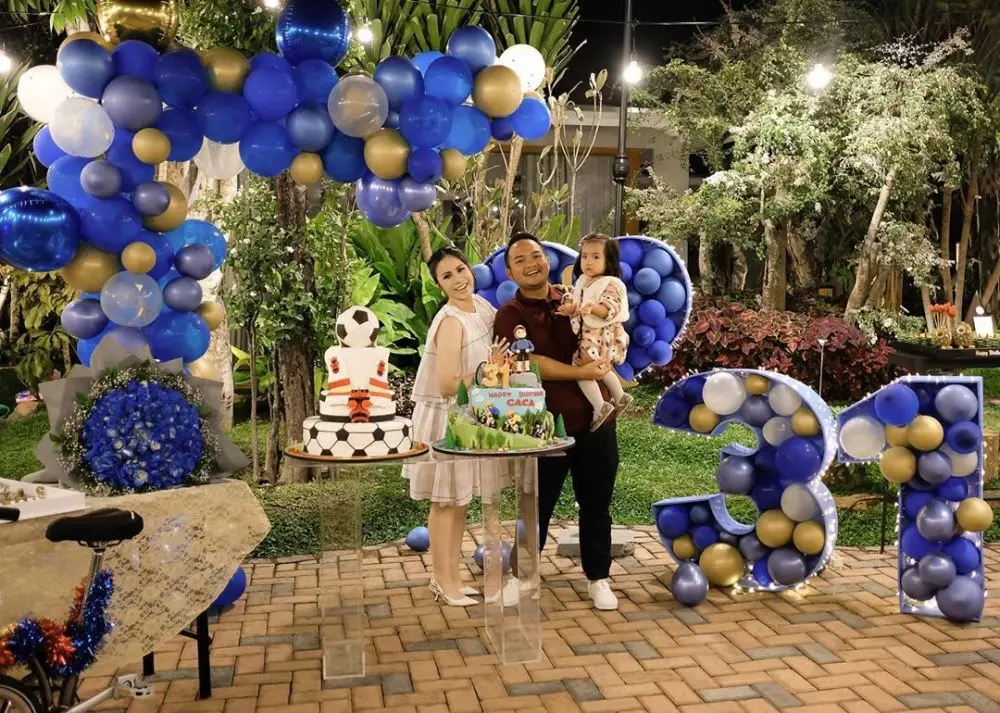 Potret ulang tahun suami Momo Instagram/@therealmomogeisha