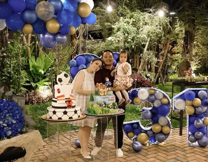 Potret ulang tahun suami Momo Instagram/@therealmomogeisha