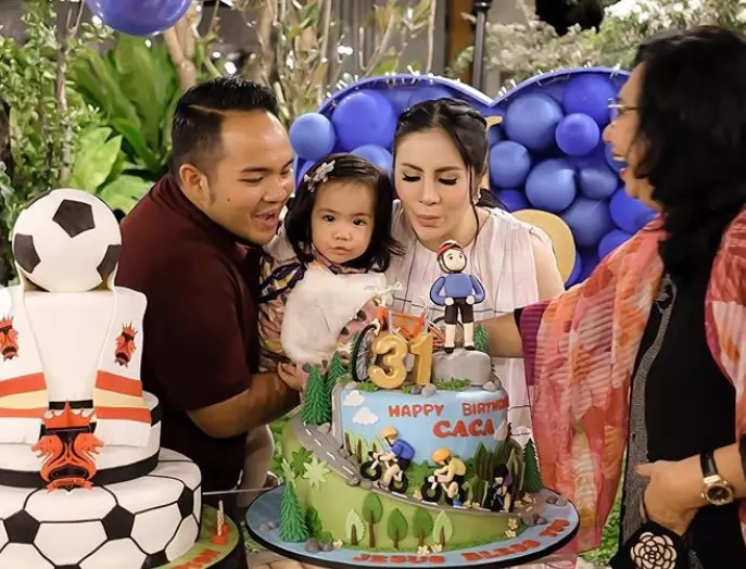 Potret ulang tahun suami Momo Instagram/@therealmomogeisha