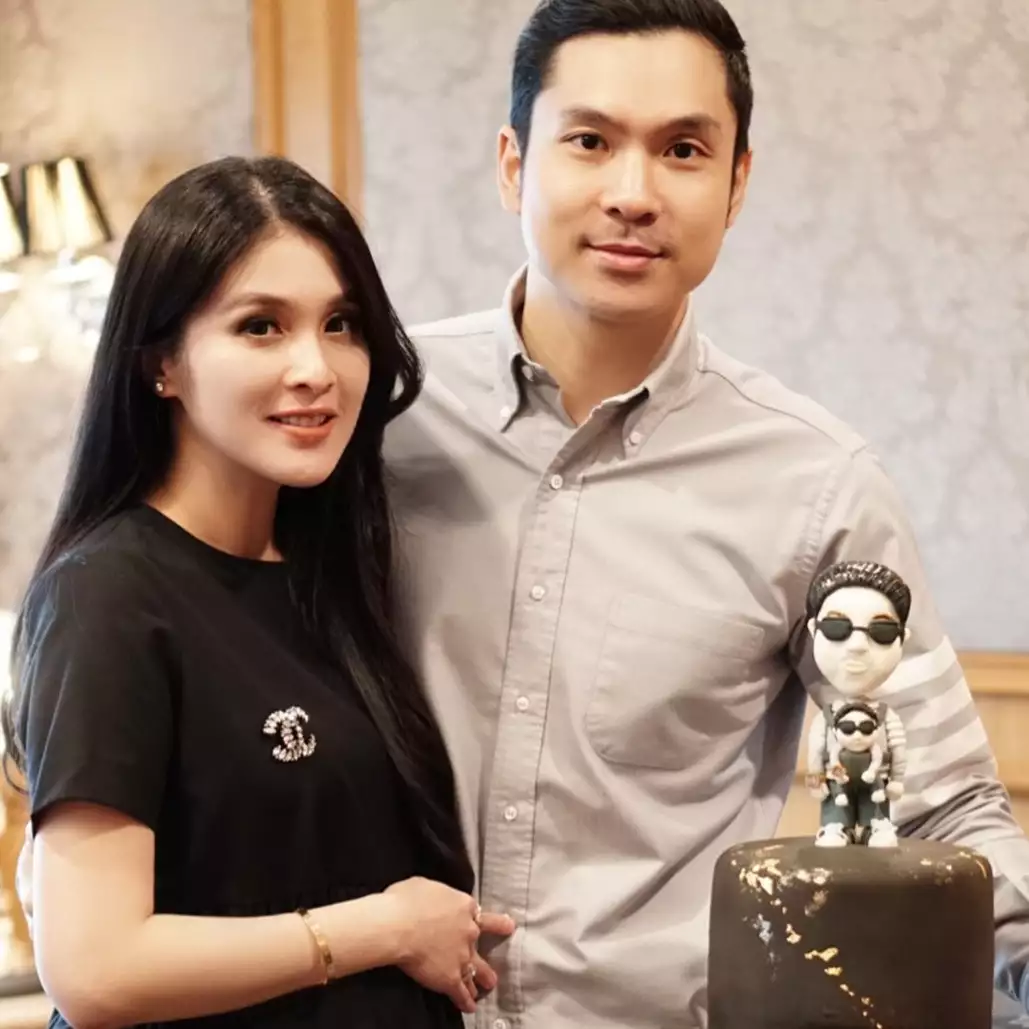 9 Potret kue ultah Sandra Dewi-Harvey Moeis dari pacaran sampai nikah