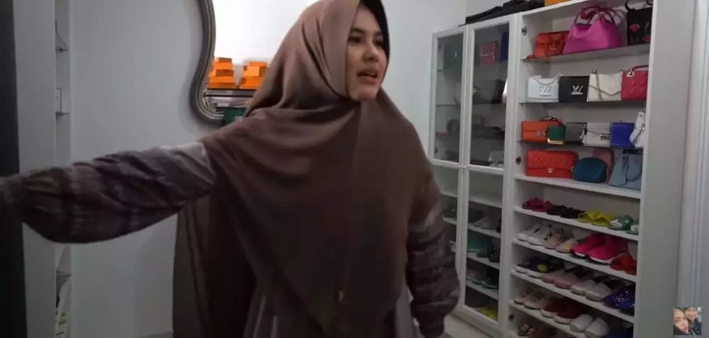 Potret kamar Kartika Putri © 2020 YouTube/ Kartika Putri Official
