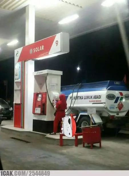 momen lucu mobil di pom bensin © 2020 1cak.com momen lucu mobil di pom bensin © 2020 1cak.com