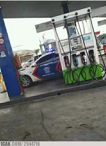 momen lucu mobil di pom bensin © 2020 1cak.com momen lucu mobil di pom bensin © 2020 1cak.com