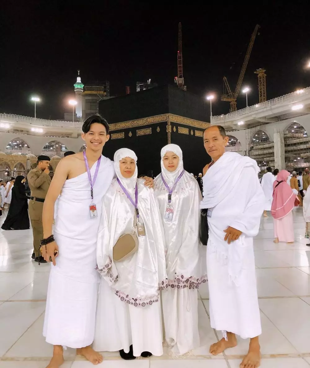 Potret Ninie Mbayang kakak Rey Mbayang  © 2020 Instagram