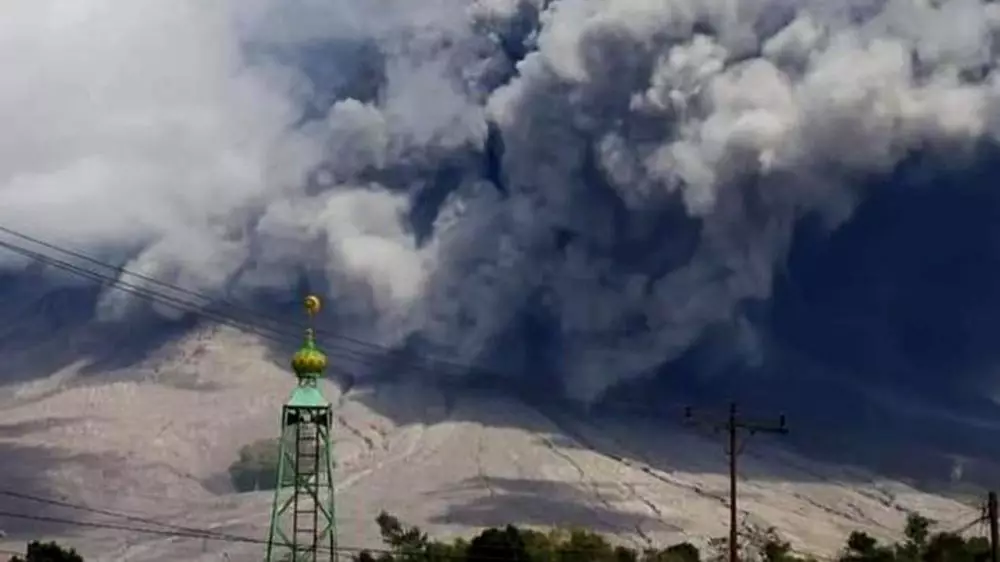 Gunung Sinabung kembali erupsi © 2020 Liputan6.com Gunung Sinabung kembali erupsi © 2020 Liputan6.com