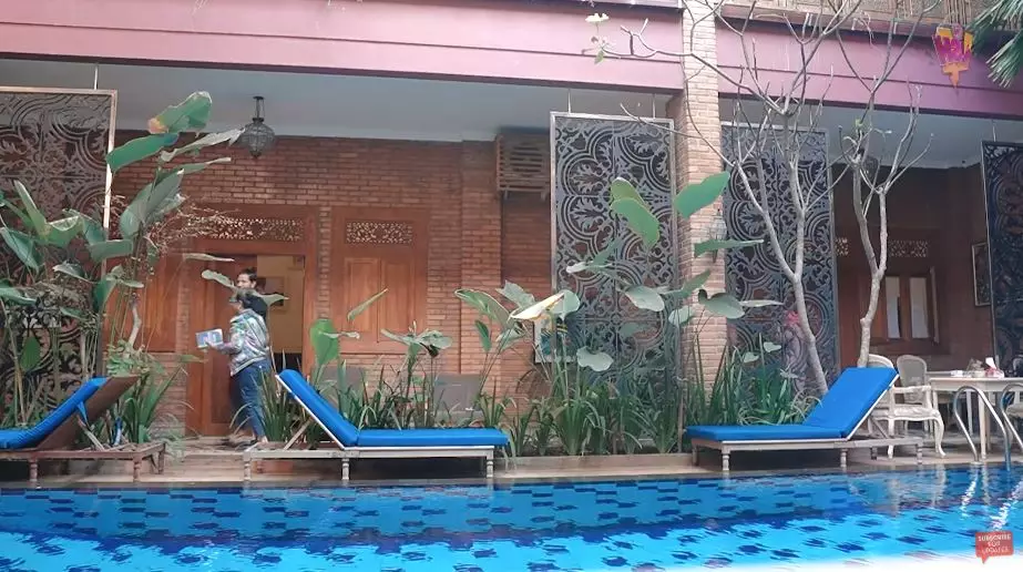 Ammar Zoni bertemu ibu angkat berbagai sumber Ammar Zoni bertemu ibu angkat berbagai sumber