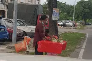 Kisah haru pejuang kanker bertahan hidup dengan jualan nasi lemak